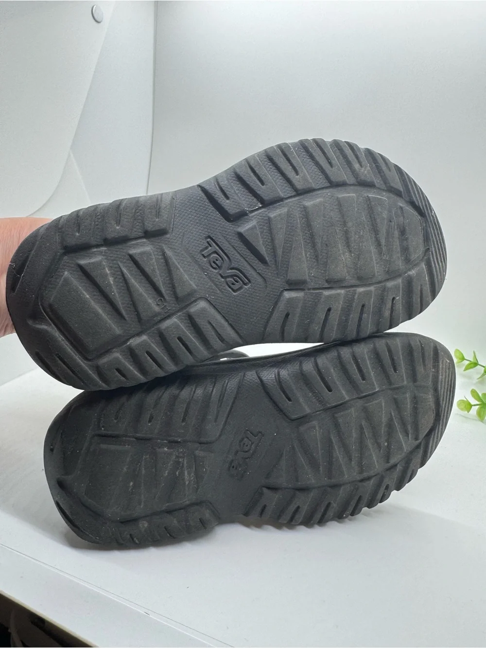 KIDS TEVA HURRICANE DRIFT SANDALS size 11